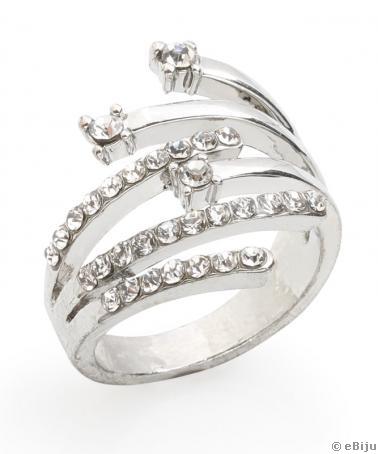 Absztrakt formájú ezüstszínű kristályos gyűrű