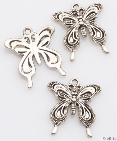 Pillangó medál, antikolt ezüstszínű fém, 2.4 x 2.6 cm