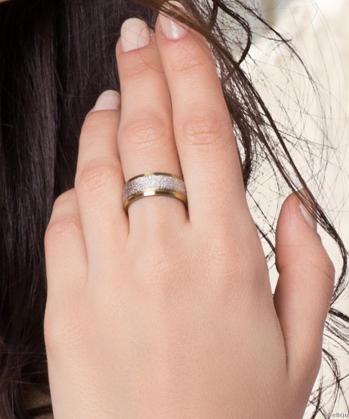 Arany színű uniszex gyűrű, ezüst sávval (19 mm)