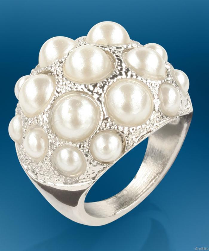 Ezüstszínű fém gyűrű fehér üveggyöngyökkel, 16 mm