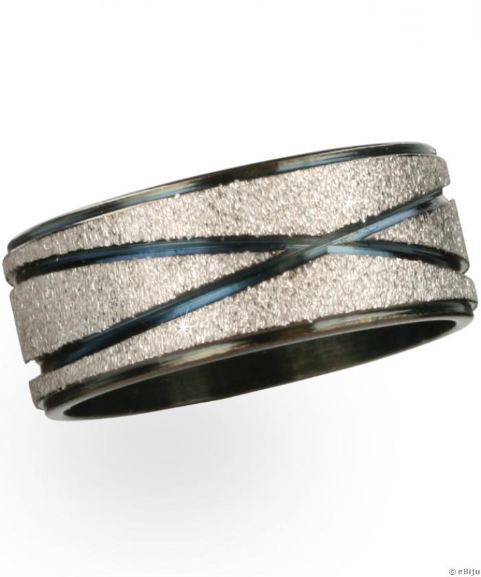 Fekete és ezüstszínű, X alakban vésett gyűrű (méret: 18 mm)