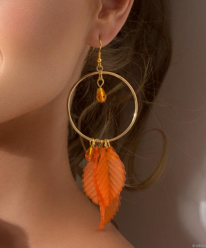 Hosszú fülbevaló, aranyszínű fém narancssárga kristályokkal és levelekkel