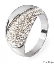 Hullám gyűrű, fehér kristályokkal borítva az egyik felén