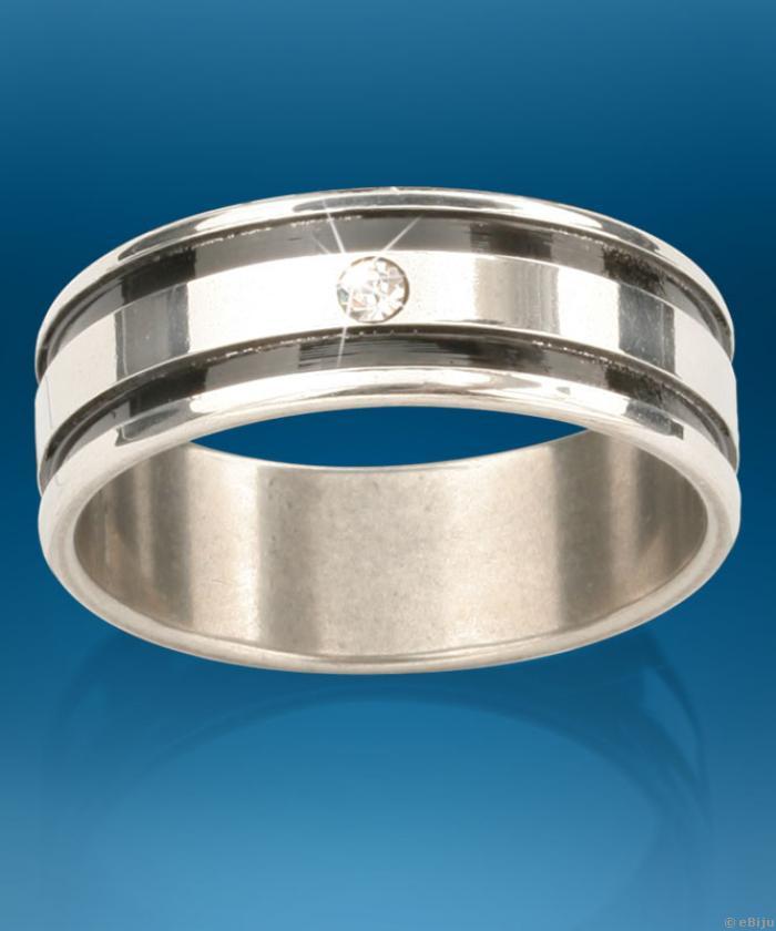Inox gyűrű két fekete csíkkal és fehér kristállyal, 16 mm