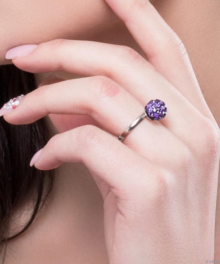 Lila multikristály gyűrű, ezüstszínű fémmel
