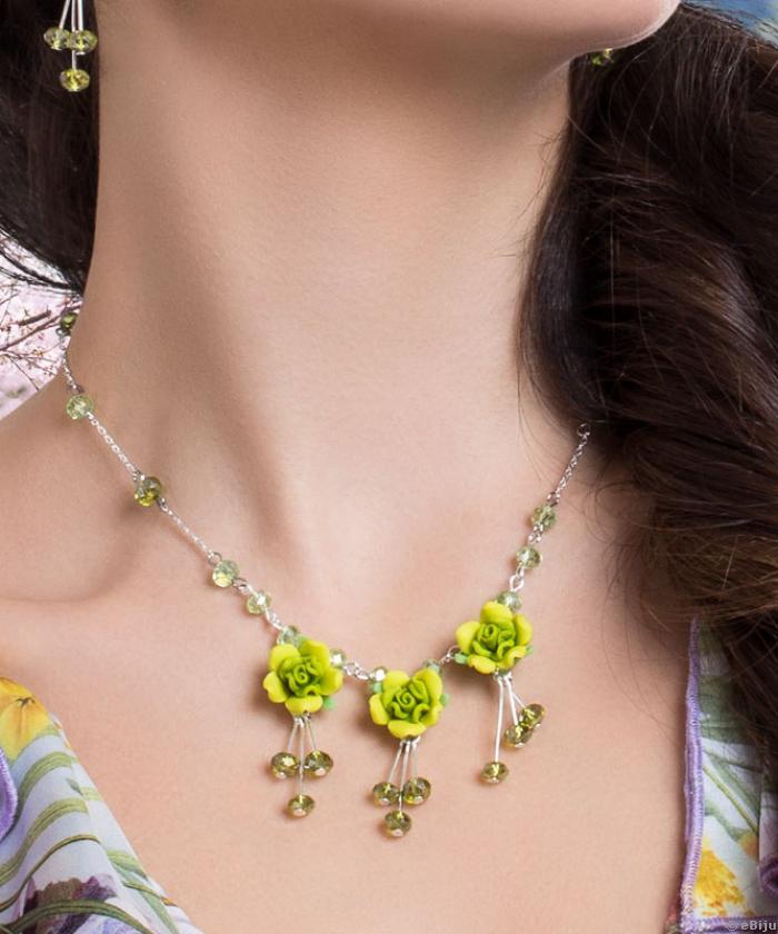 Nyers zöld nyakék fimo virágokkal és kristályokkal