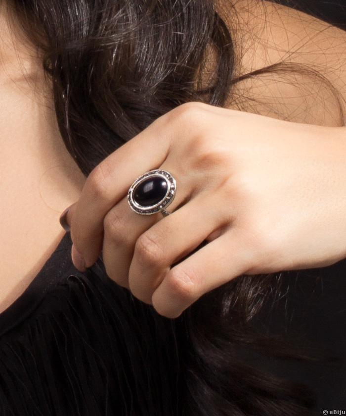 Ovális fekete köves gyűrű, 18 mm