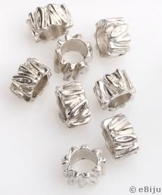 Pandora típusú gyöngy, vésett henger forma, ezüstszínű, 0.9 cm