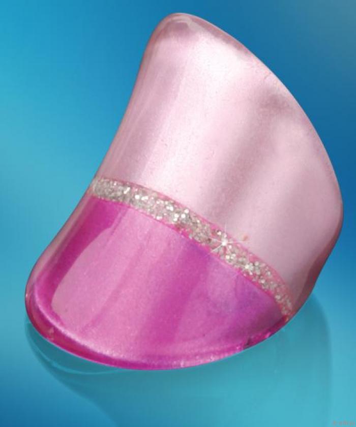 Rózsaszín gyűrű ezüst színű csíkkal, szintetikus anyagból (méret: 17 mm)