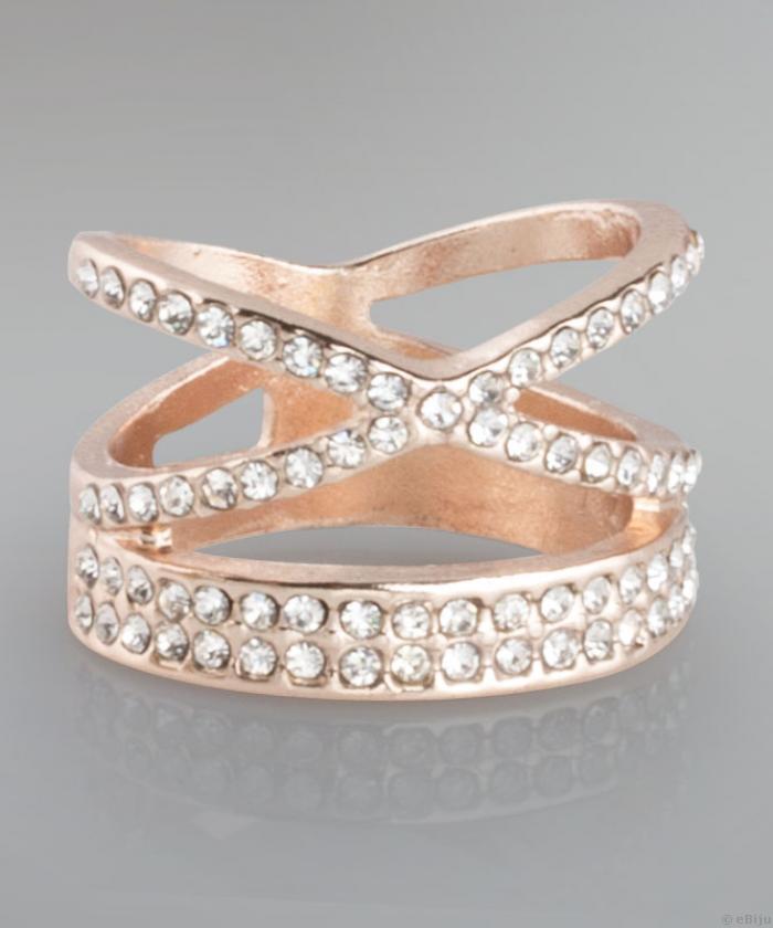 Rózsaszínes-aranszínű dupla gyűrű, fehér kristályokkal, 17 mm
