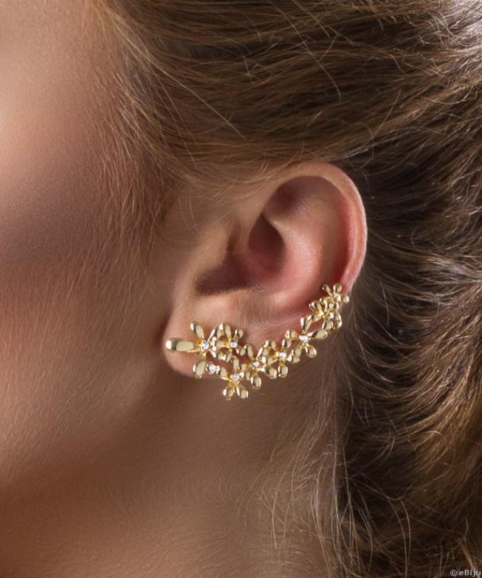 Virágos ear cuff fülbevaló, aranyszínű fémből