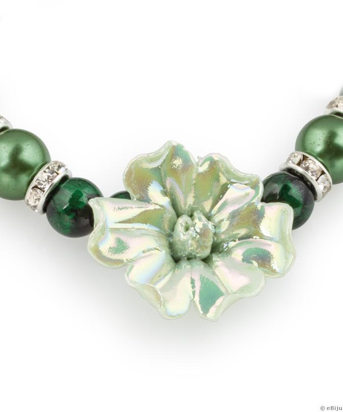 Zöld porcelán virágos karkötő, üveggyöngyökkel